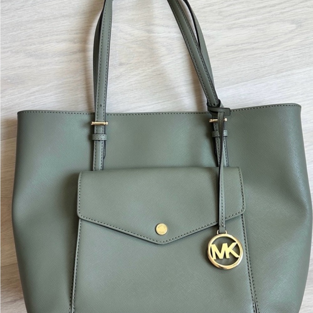 Michael Kors Jet Set Tote Bag